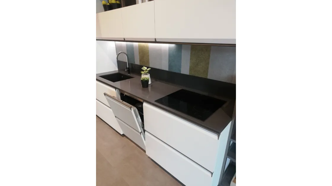 CUCINA SCAVOLINI MODELLO FORMALIA CON ANTE IN PET BIANCO OPACO E MANIGLIA INTEGRATA  -  OFFERTA SCONTATISSIMA COMPOSIZIONE ESPOSTA