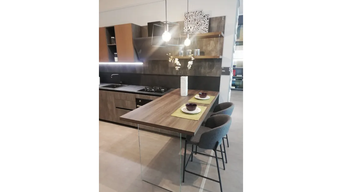 CUCINA SCAVOLINI MODELLO LIBRA CON ANTE IN DECORATIVO CEMENTO E ANTE IN VERO LEGNO DOGATO. OFFERTA  SCONTATISSIMA COMPOSIZIONE ESPOSTA