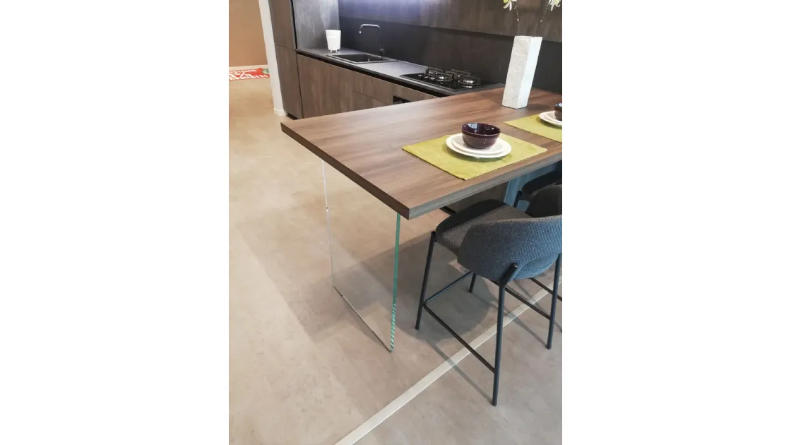 CUCINA SCAVOLINI MODELLO LIBRA CON ANTE IN DECORATIVO CEMENTO E ANTE IN VERO LEGNO DOGATO. OFFERTA  SCONTATISSIMA COMPOSIZIONE ESPOSTA