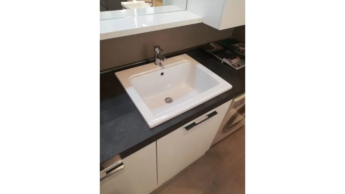 MOBILE BAGNO PER LAVANDERIA LACCATO LUCIDO COLORE BIANCO CON VANO LAVATRICE E LAVATOIO IN CERAMICA. PREZZO OFFERTA SCONTATO PER COMPOSIZIONE ESPOSTA